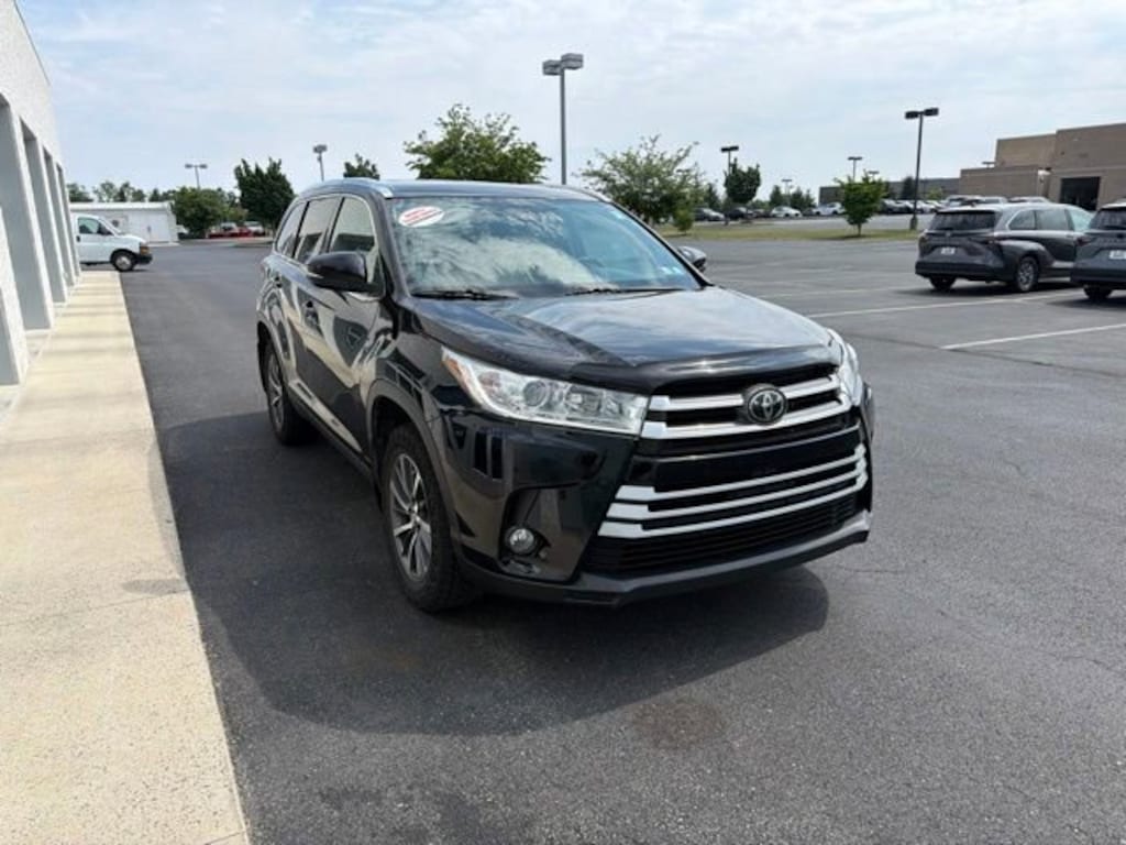 Used 2019 Toyota Highlander XLE V6 SUV