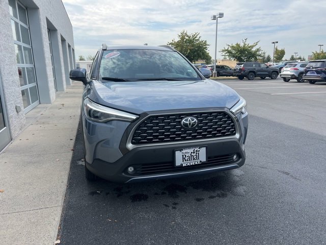 2024 Toyota Corolla Cross XLE photo 2