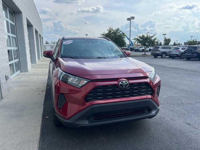 2020 Toyota RAV4 LE photo 3