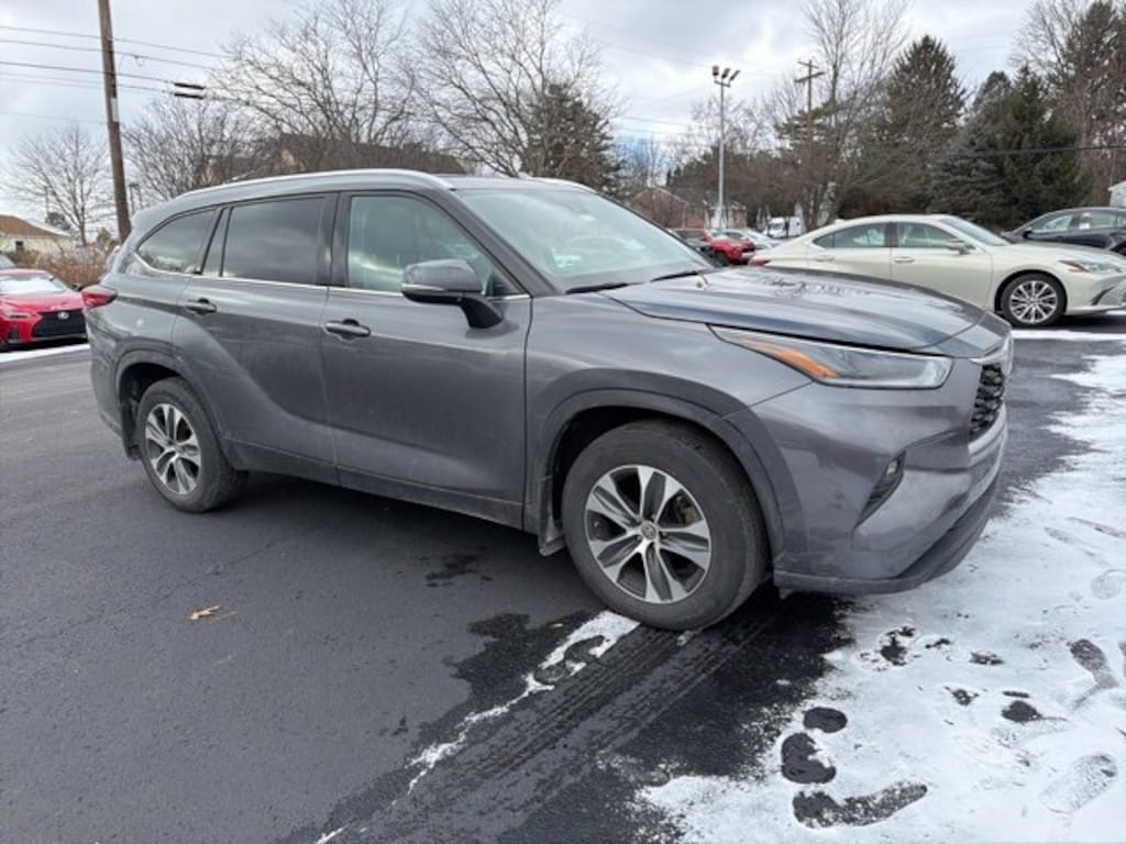 Used 2021 Toyota Highlander XLE SUV