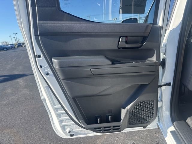 2026 Toyota Tacoma SR5 - Photo 8