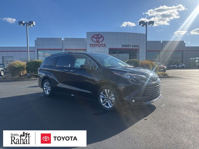 2025 Toyota Sienna XLE's photo