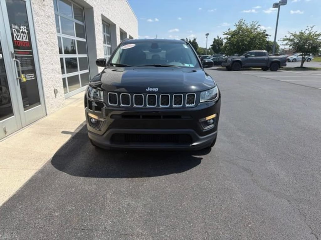 Used 2018 Jeep Compass Latitude 4x4 SUV