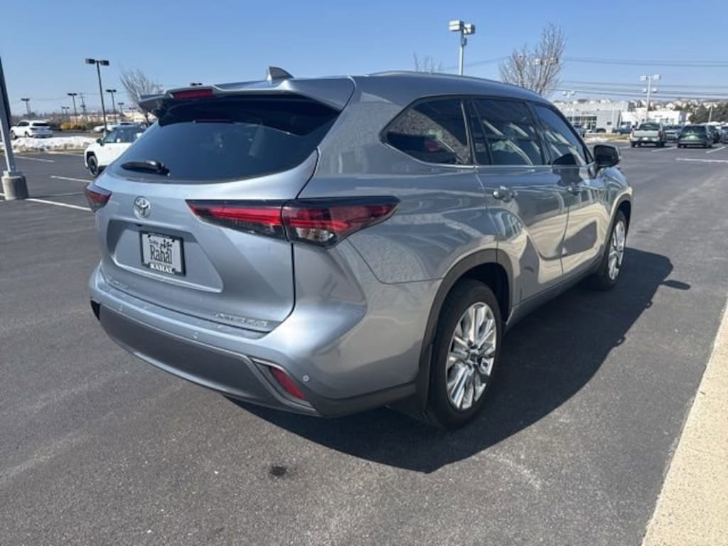 Used 2024 Toyota Highlander Limited SUV