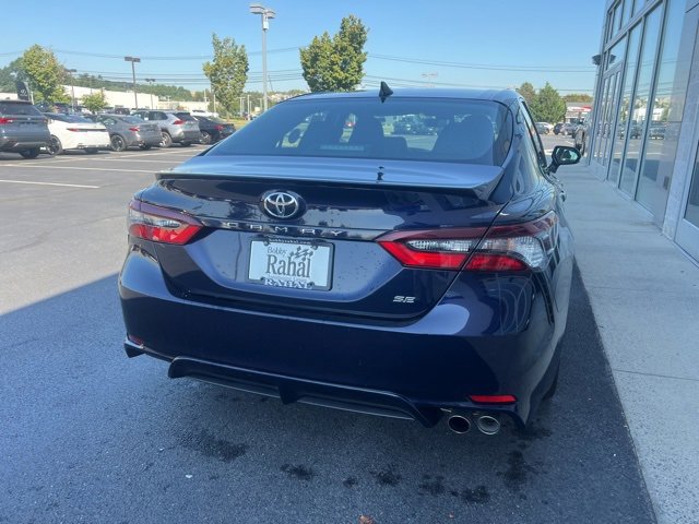 2022 Toyota Camry SE photo 2