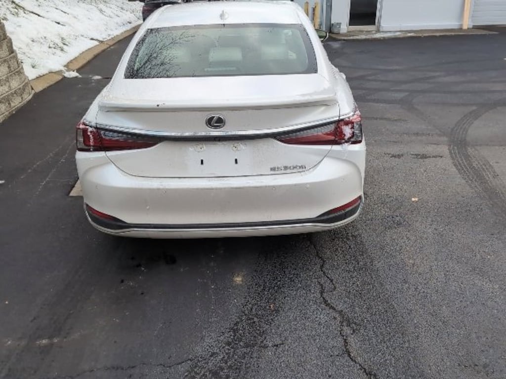 Used 2025 Lexus ES 300h Base Sedan