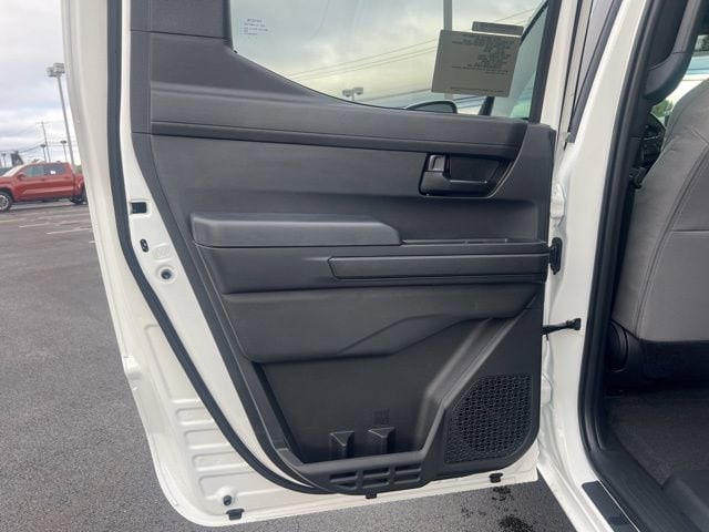 2025 Toyota Tacoma SR5 - Photo 8