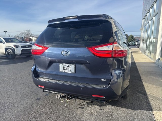 2019 Toyota Sienna XLE Premium photo 4