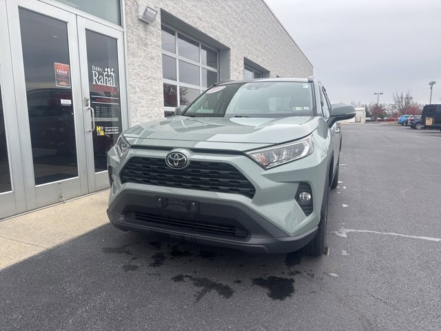 2020 Toyota RAV4 XLE photo 2
