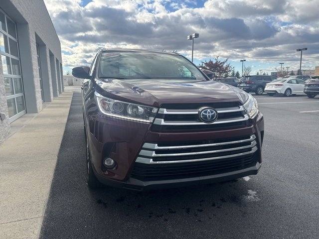 2019 Toyota Highlander Hybrid Limited Platinum photo 3