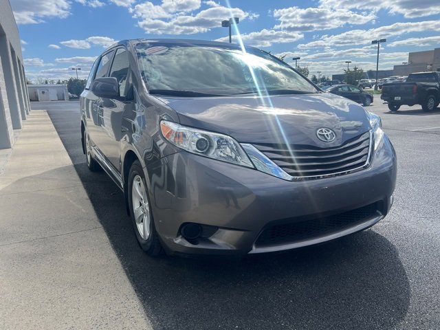 2015 Toyota Sienna L photo 3