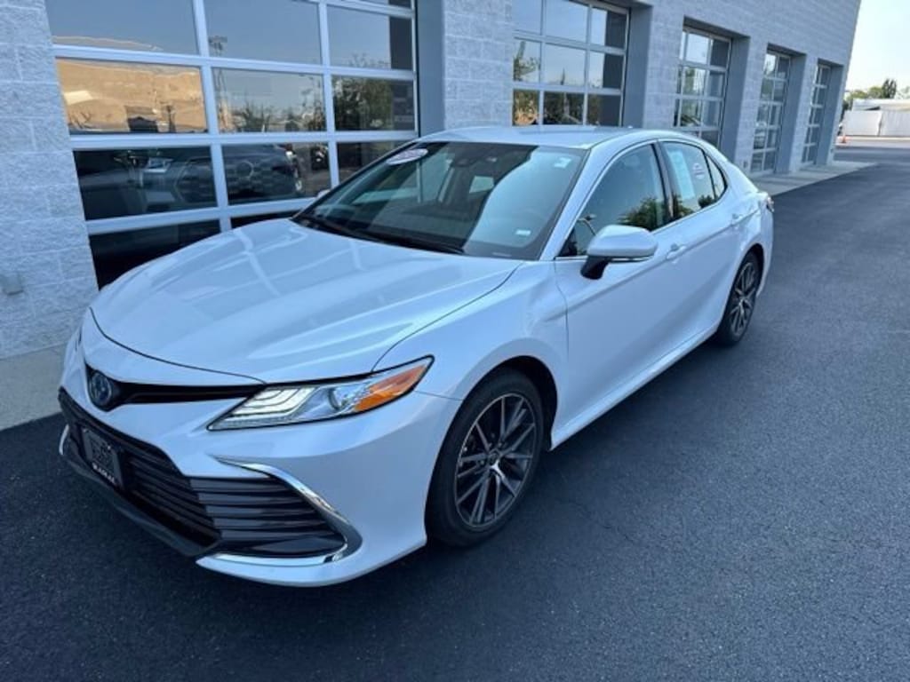 Used 2024 Toyota Camry Hybrid XLE Sedan