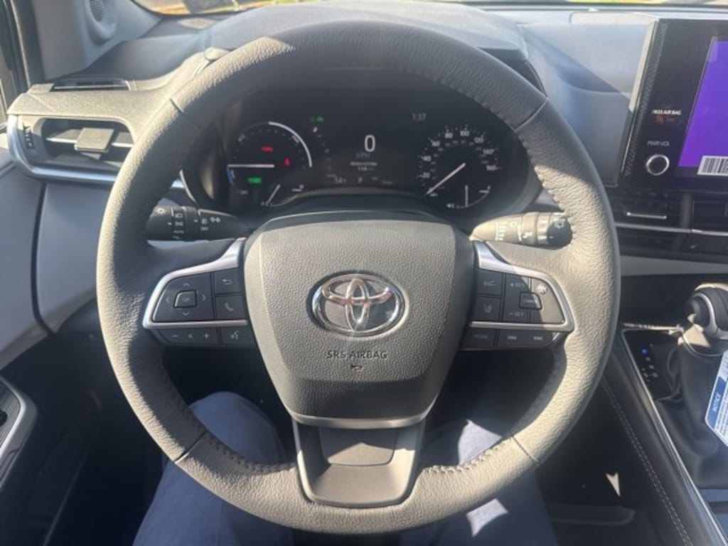 New 2025 Toyota Sienna XLE Van Passenger Van