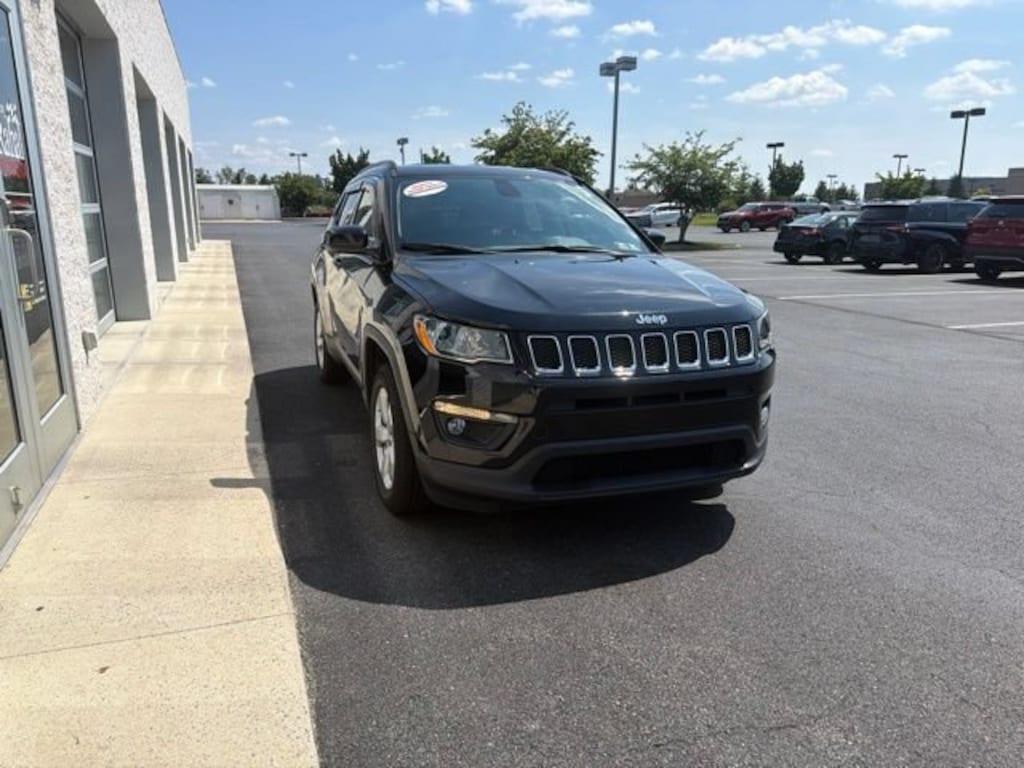 Used 2018 Jeep Compass Latitude 4x4 SUV