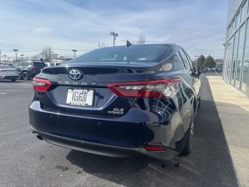 Used 2022 Toyota Camry Hybrid XLE Sedan