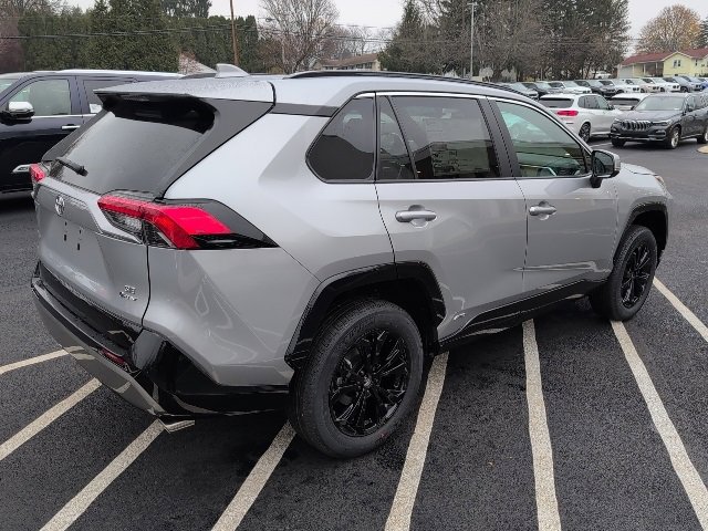 2025 Toyota RAV4 Hybrid SE photo 2