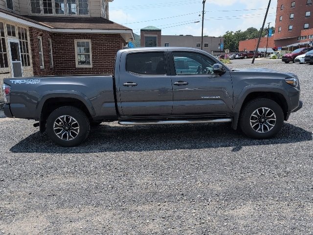 2022 Toyota Tacoma TRD Sport photo 2