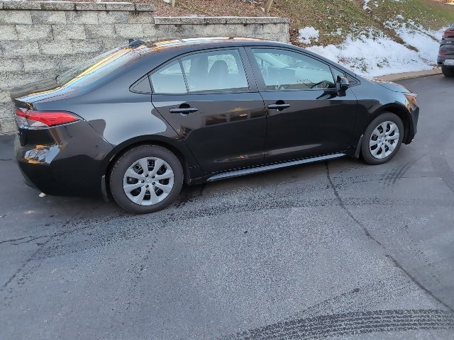 2022 Toyota Corolla LE photo 3