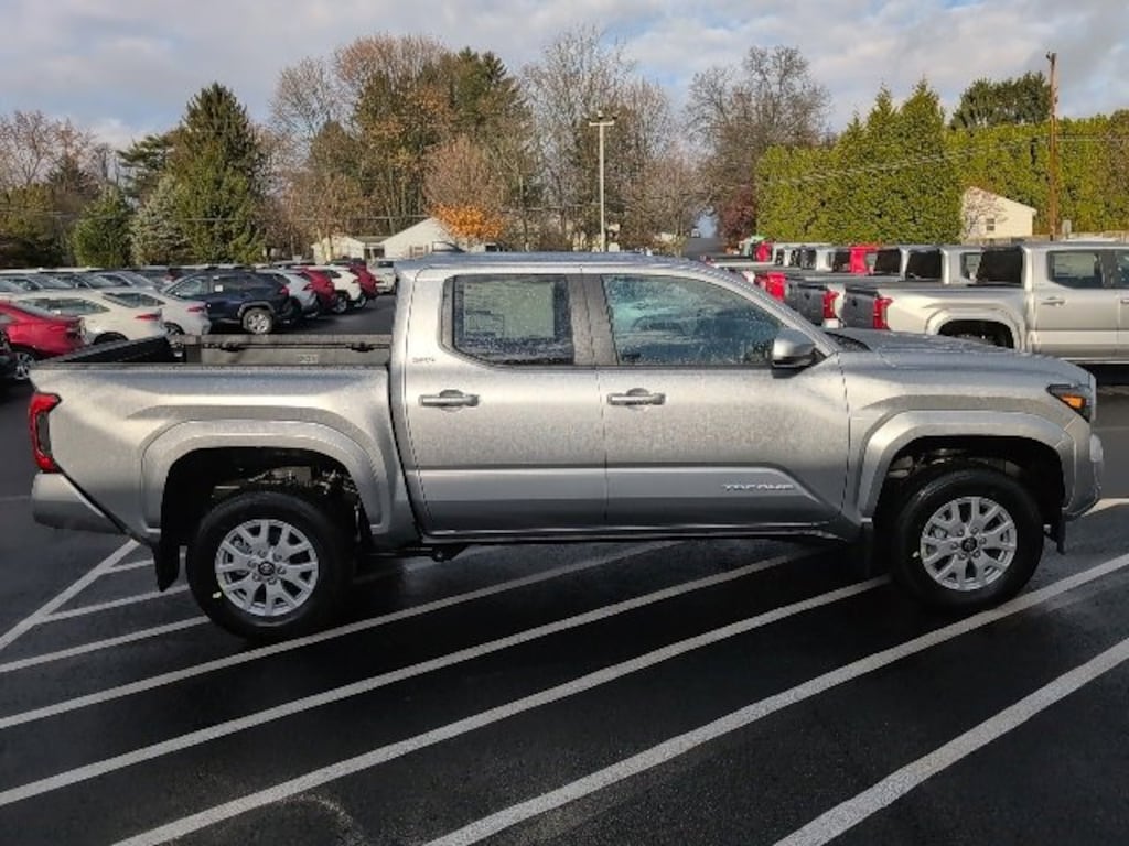 New 2025 Toyota Tacoma SR5 Truck