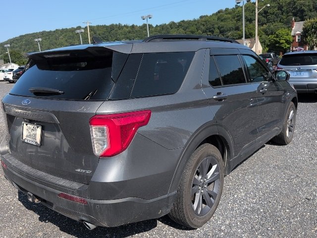 2023 Ford Explorer XLT Sport photo 2