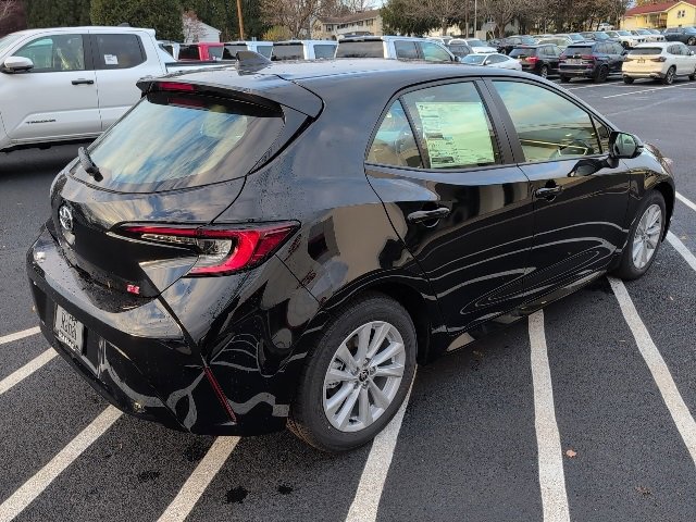 2025 Toyota Corolla SE photo 3