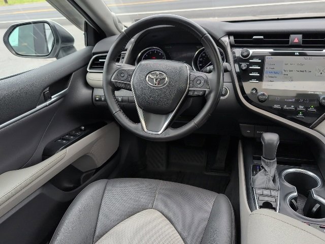 2020 Toyota Camry XLE photo 3