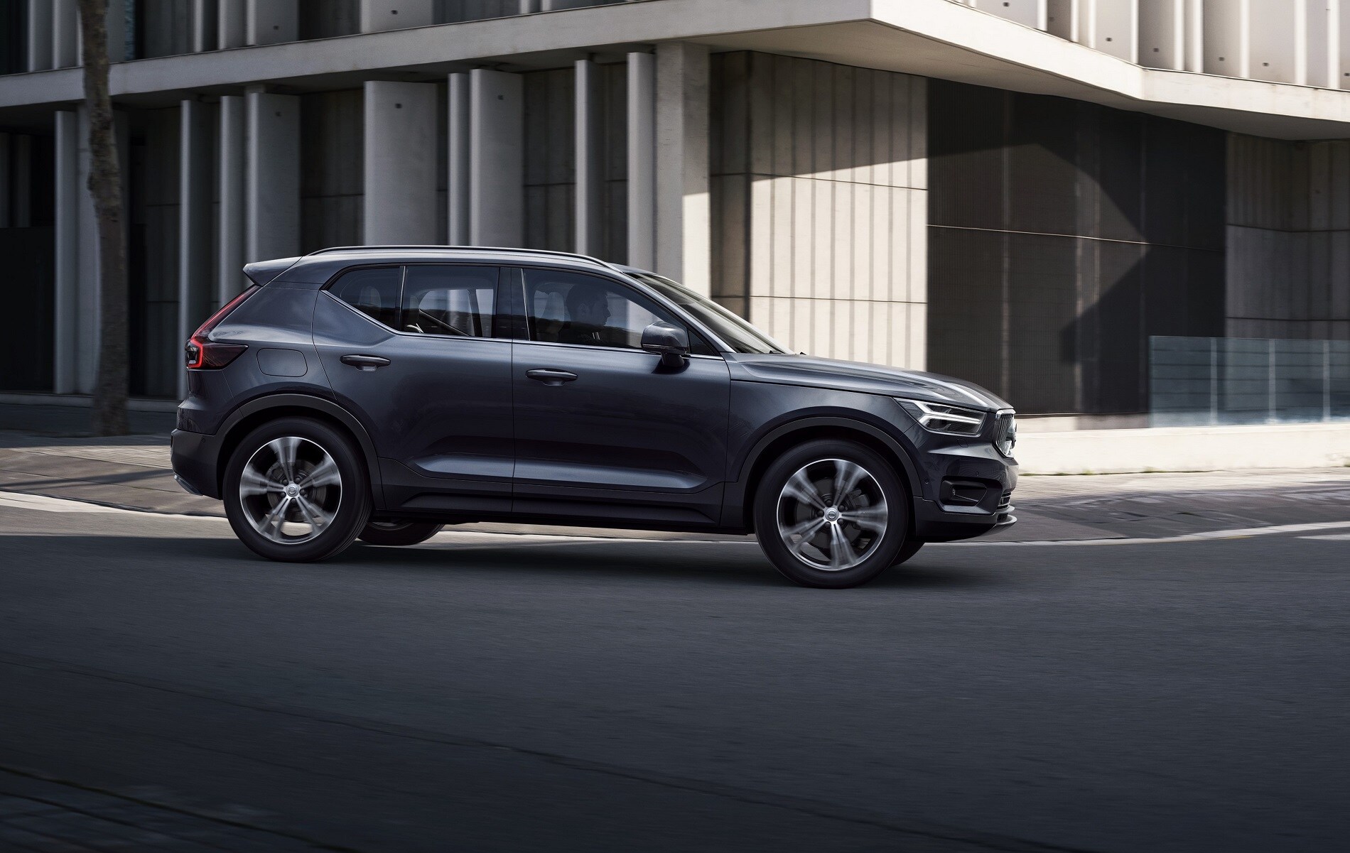 Volvo XC40 vs Tesla Model Y Bobby Rahal Volvo Cars South Hills