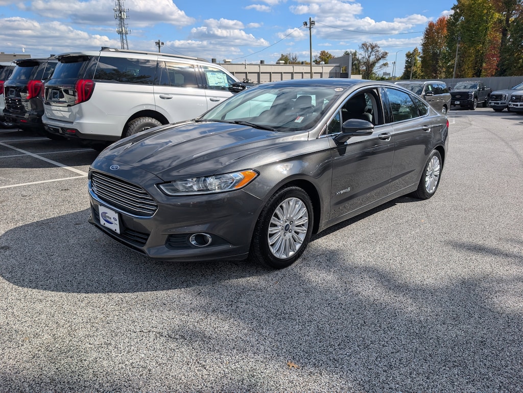 Used 2016 Ford Fusion Hybrid SE Sedan