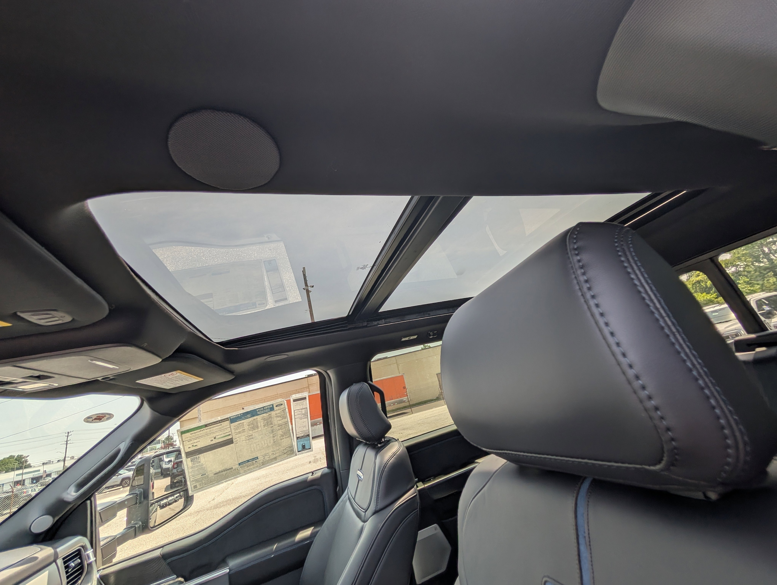 2025 Ford F-350 Super Duty Platinum - Photo 18