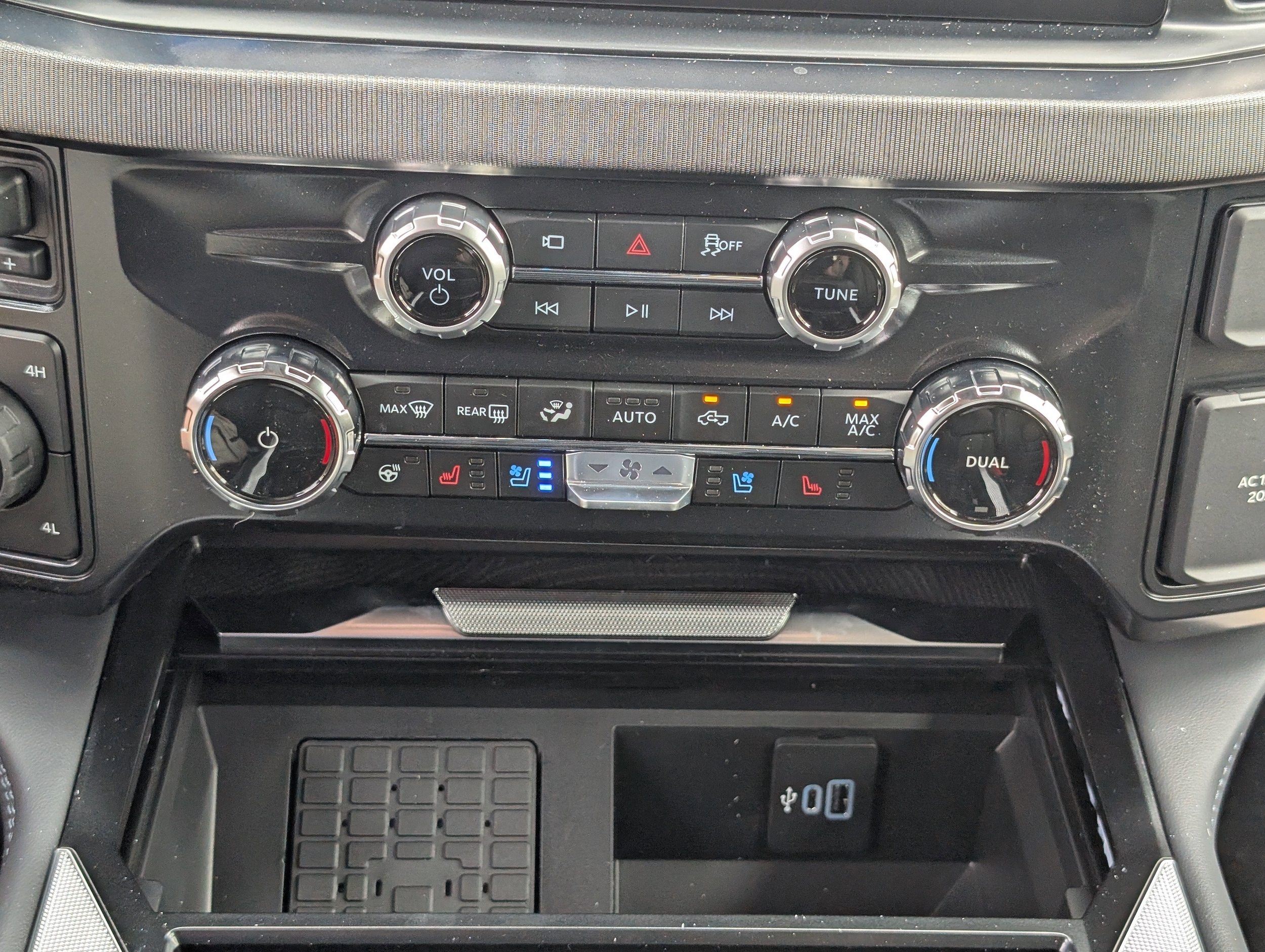 2025 Ford F-350 Super Duty Platinum - Photo 27