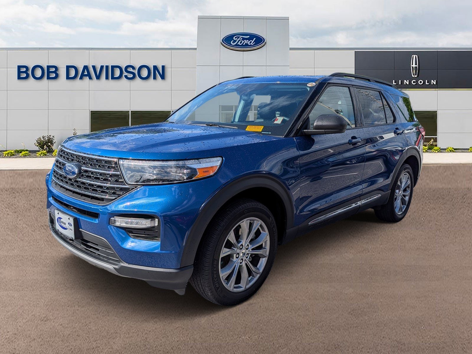 2023 Ford Explorer XLT 4WD's photo