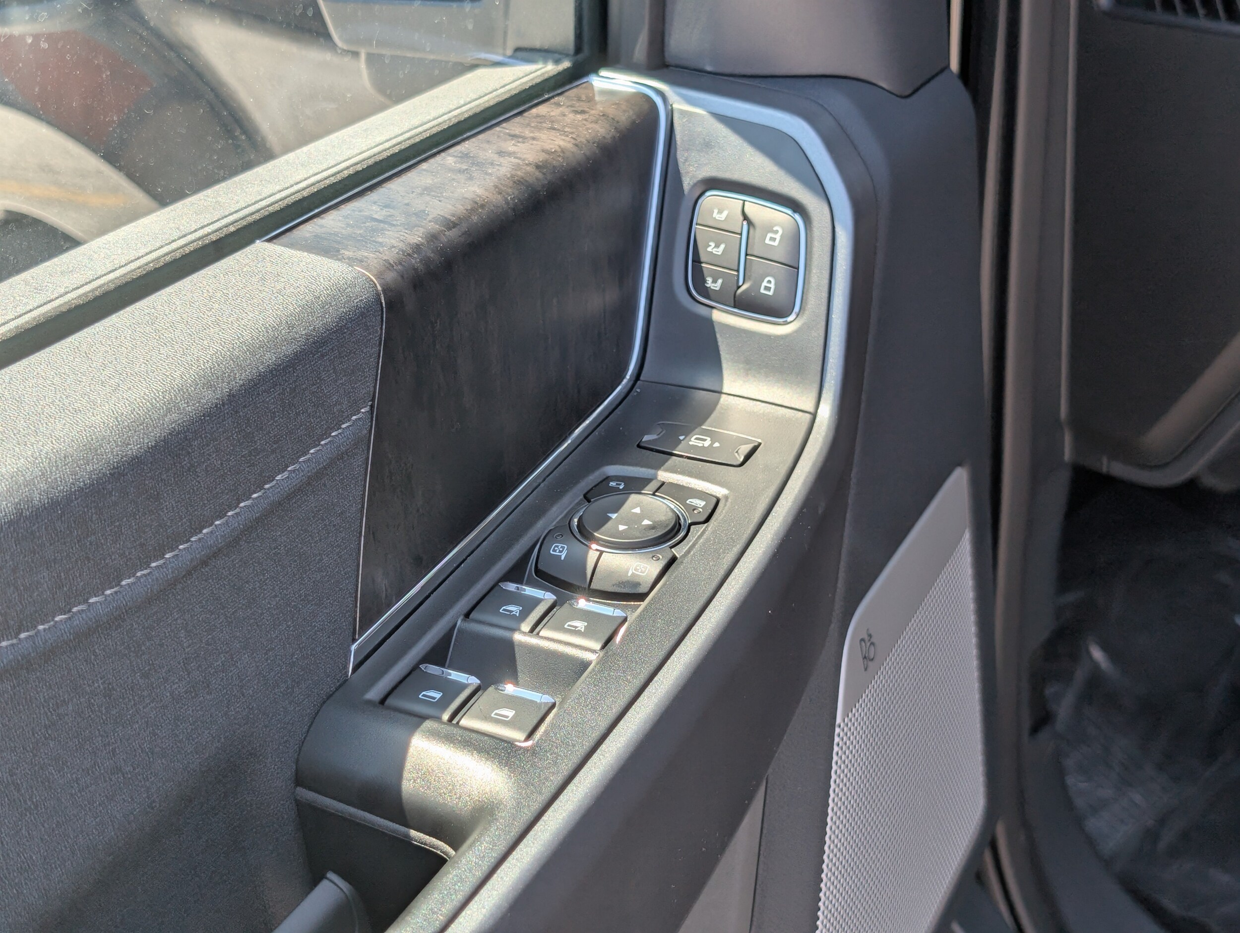 2025 Ford F-350 Super Duty Lariat - Photo 18