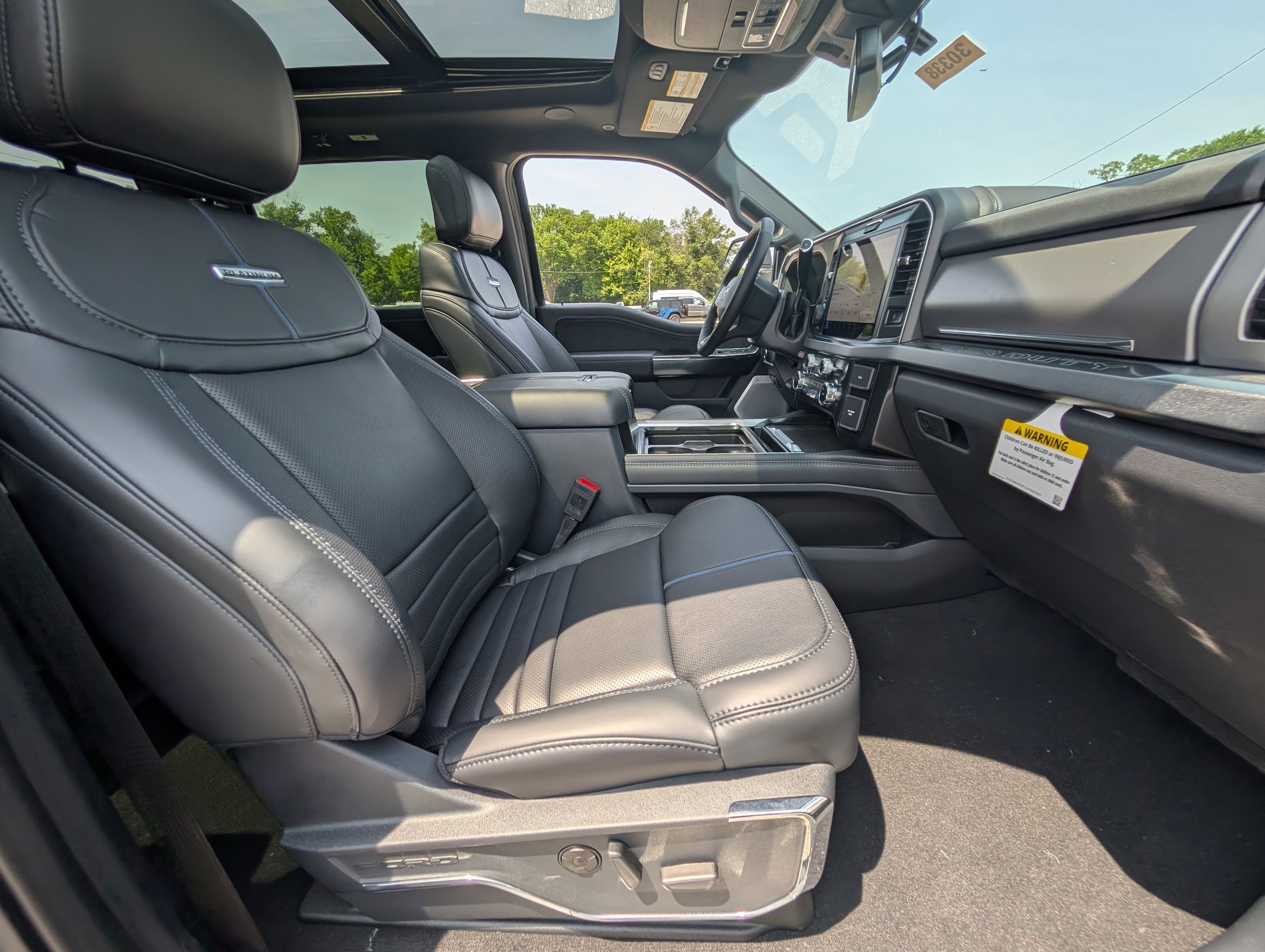 2025 Ford F-350 Super Duty Platinum - Photo 9