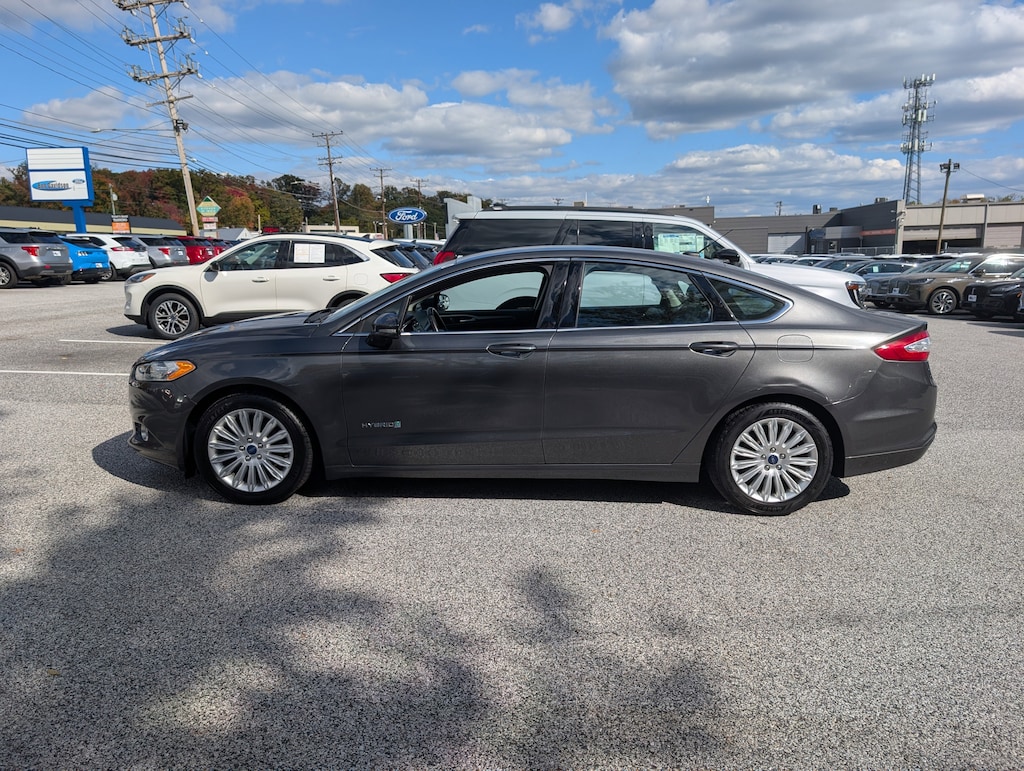 Used 2016 Ford Fusion Hybrid SE Sedan