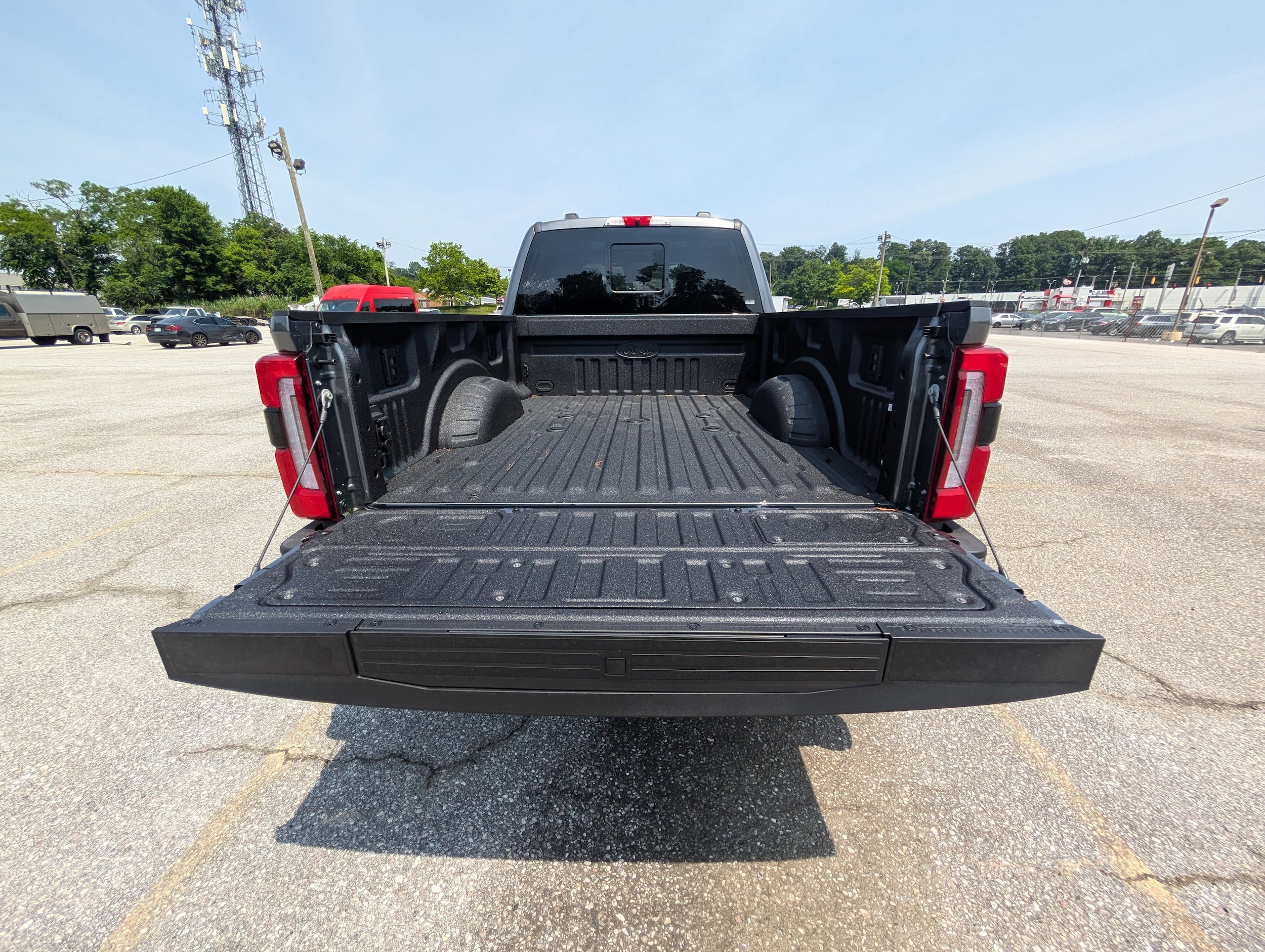 2025 Ford F-350 Super Duty Platinum - Photo 11