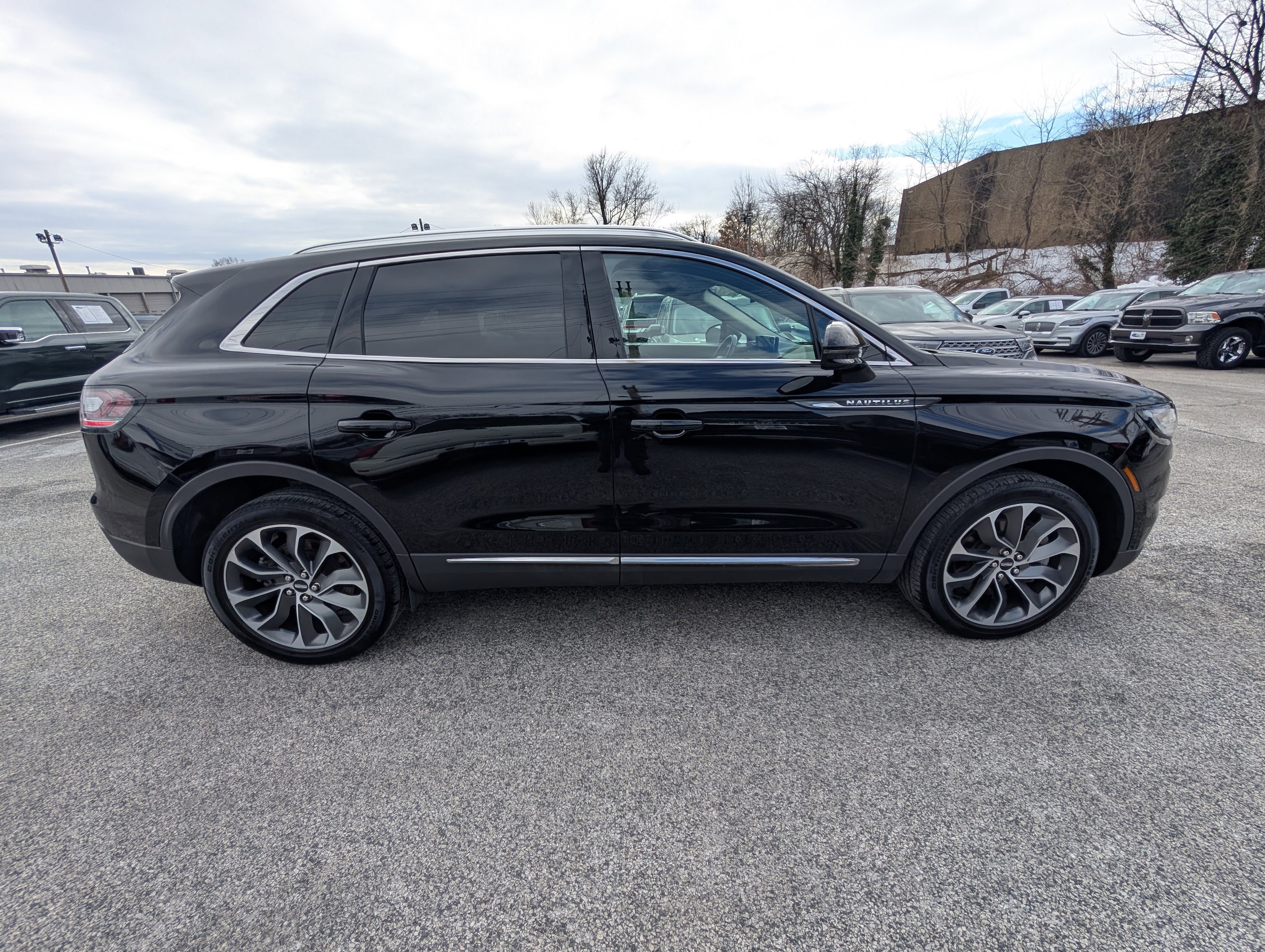 View vehicle photo 7