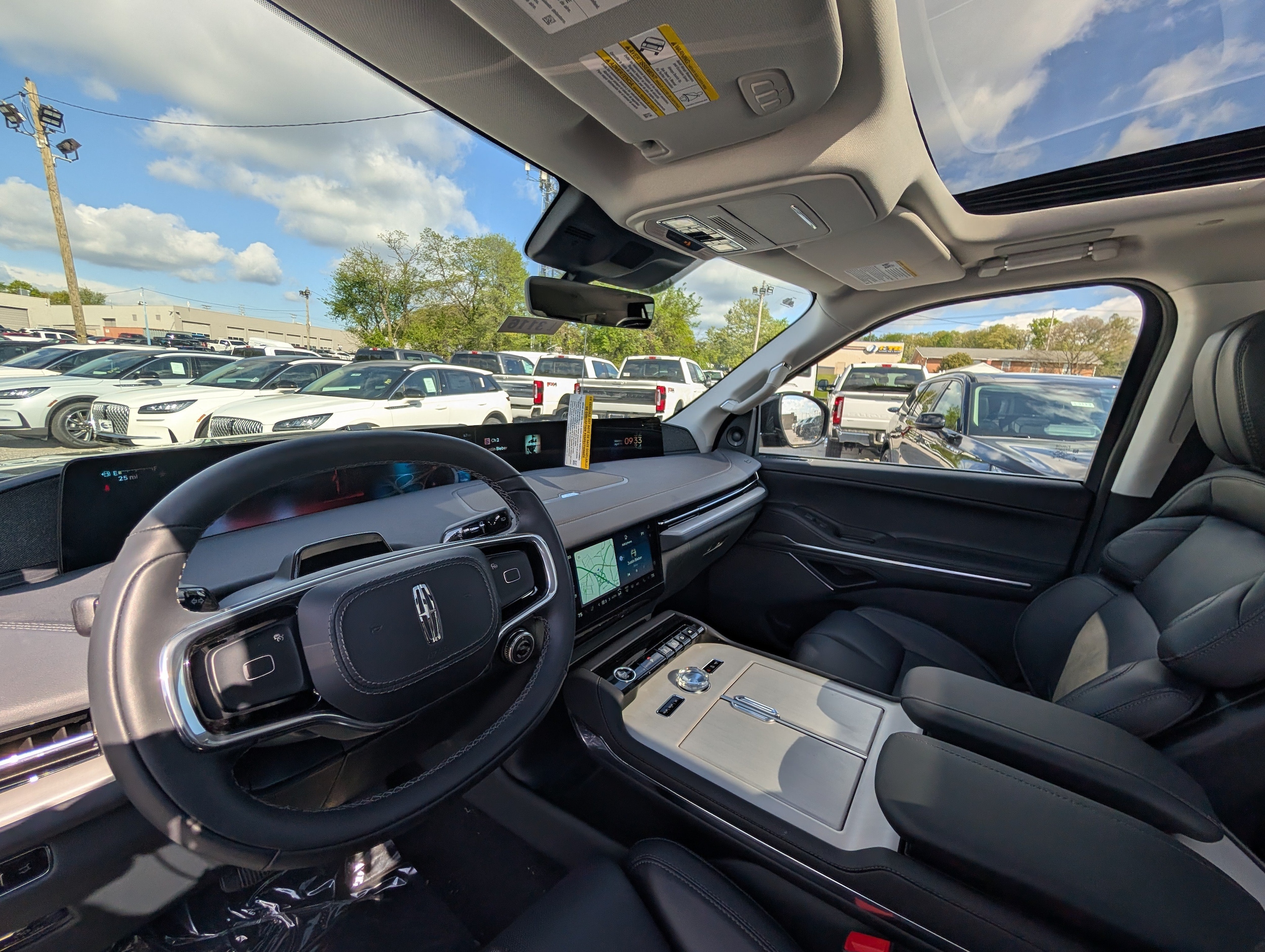 2026 Lincoln Navigator Reserve | CarEdge | CarEdge
