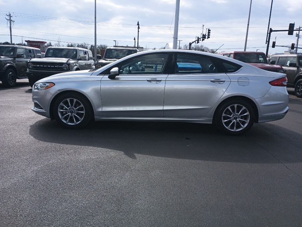 Used 2017 Ford Fusion SE Sedan