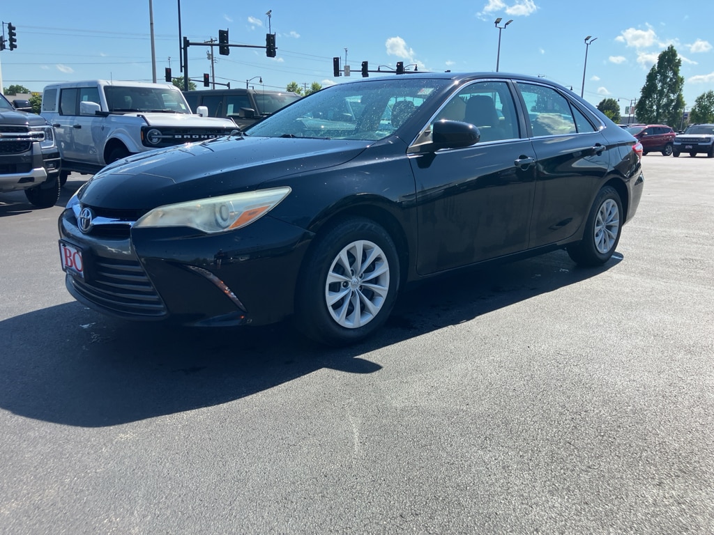 Used 2015 Toyota Camry LE with VIN 4T4BF1FK8FR484833 for sale in Ellisville, MO