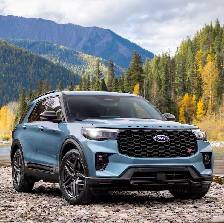 Ford Explorer in a scenic setting