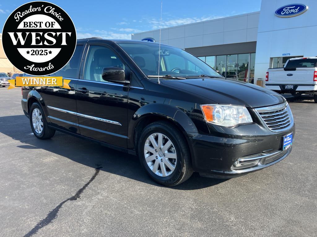 2016 Chrysler Town & Country Touring's photo