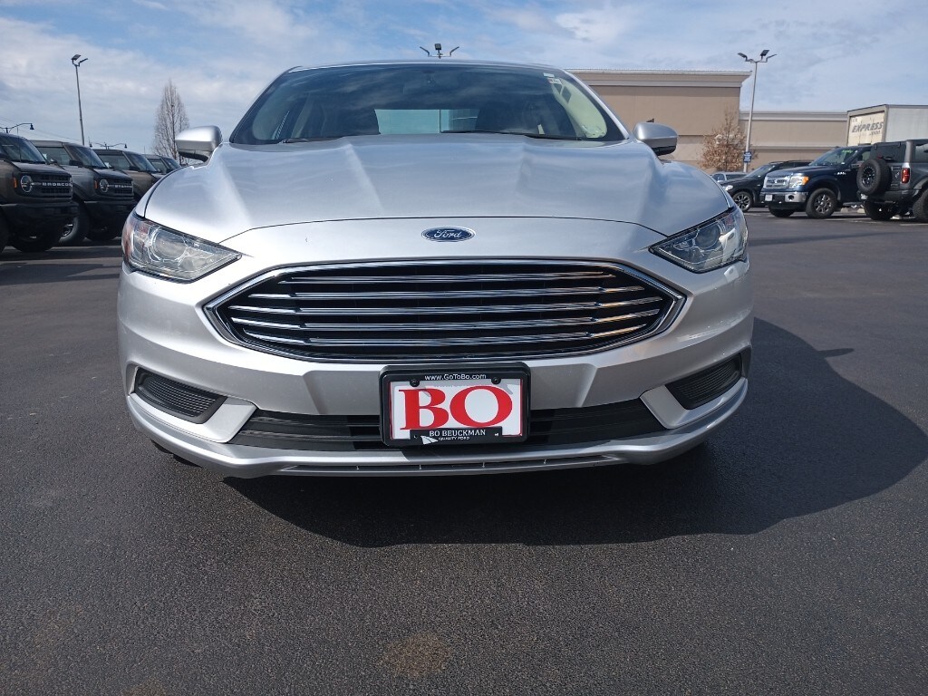 Used 2017 Ford Fusion SE Sedan