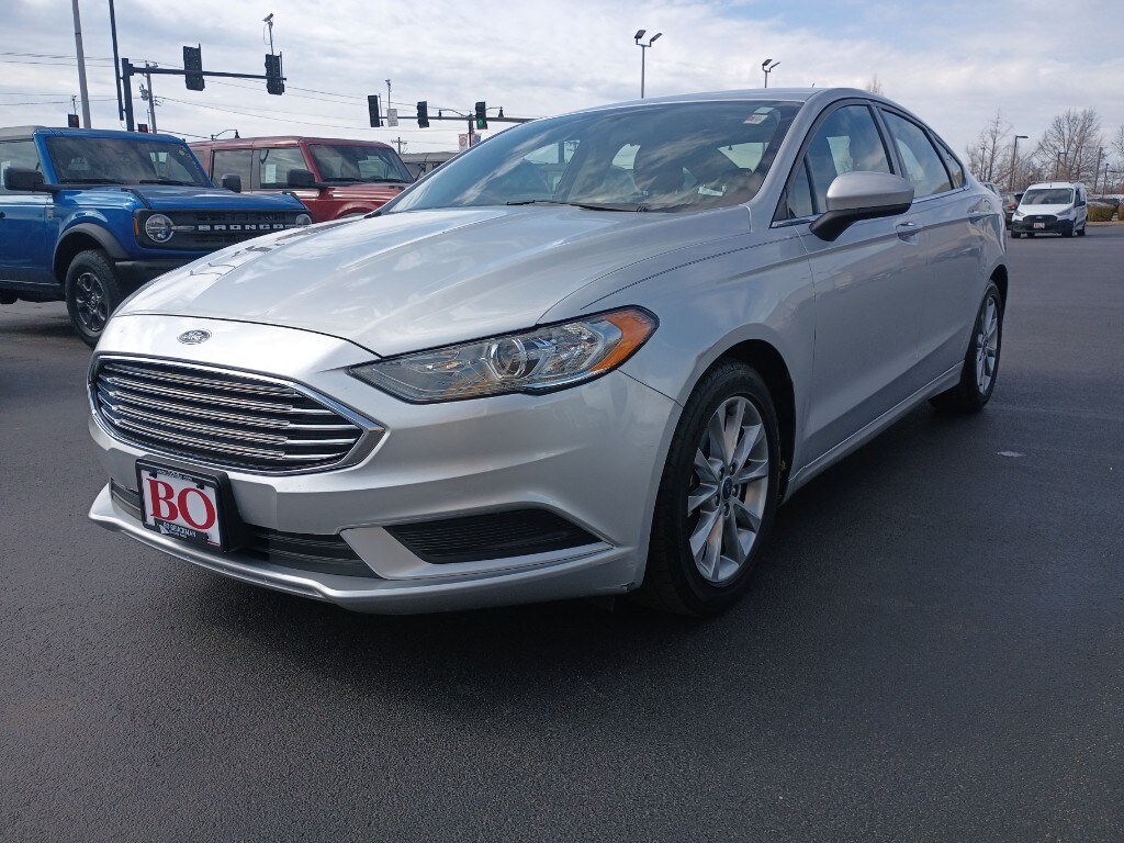 Used 2017 Ford Fusion SE Sedan