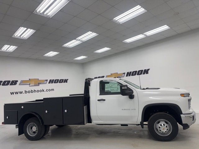 2025 Chevrolet Silverado 3500HD Work Truck photo 2