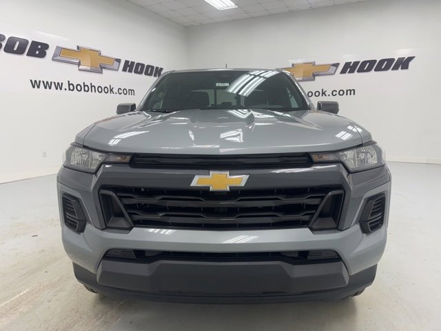 2025 Chevrolet Colorado Work Truck LT photo 2