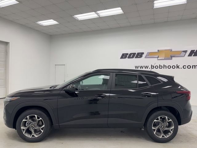 2026 Chevrolet Trax LT - Photo 8