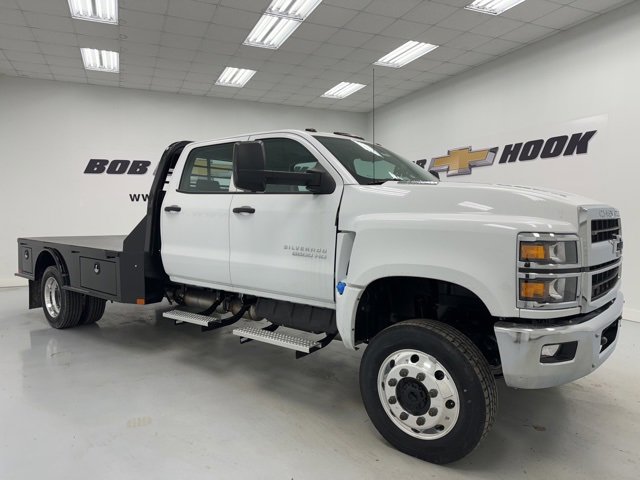 2024 Chevrolet Silverado 5500HD Work Truck photo 3