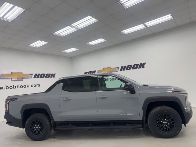 2025 Chevrolet Silverado EV LT photo 4