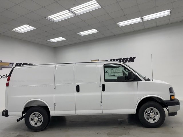 2025 Chevrolet Express Cargo 2500 Van photo 4