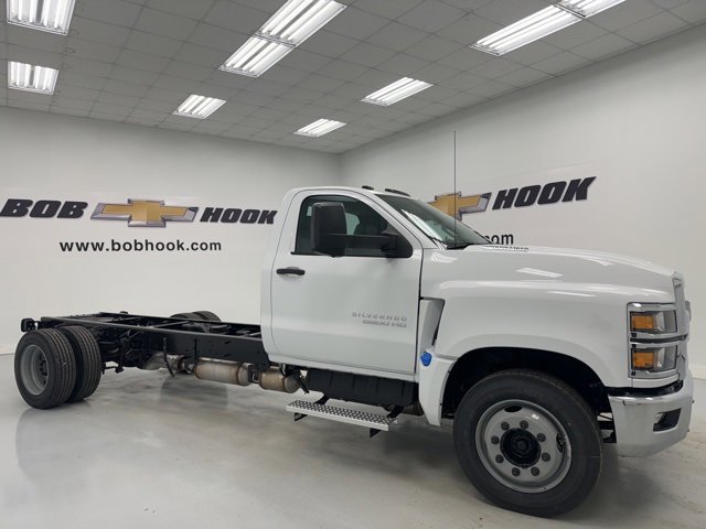 2024 Chevrolet Silverado 5500HD Work Truck photo 3